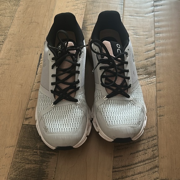 On Women’s Cloudflyer 4 - Picture 2 of 4